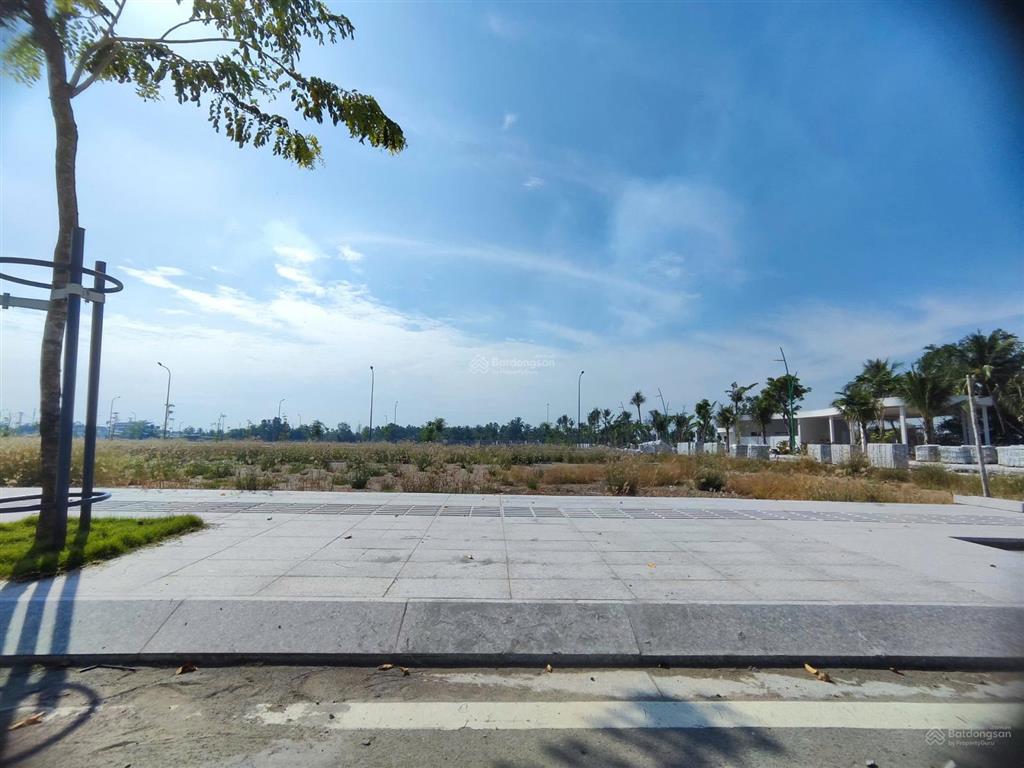 Chính chủ bán gấp nền đất duy nhất hướng đông nam 108m2 đón gió mát quanh năm ngay tt xã thủ thừa