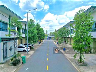 Bán căn shophouse oasis city, 85m2, gần trường mầm non, dân cư đông, sổ hồng sẵn, hỗ trợ vay
