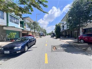 Cần bán căn shophouse ngay trường đại học việt đức, dân cư đông, sổ hồng sẵn, hỗ trợ vay, giá tốt