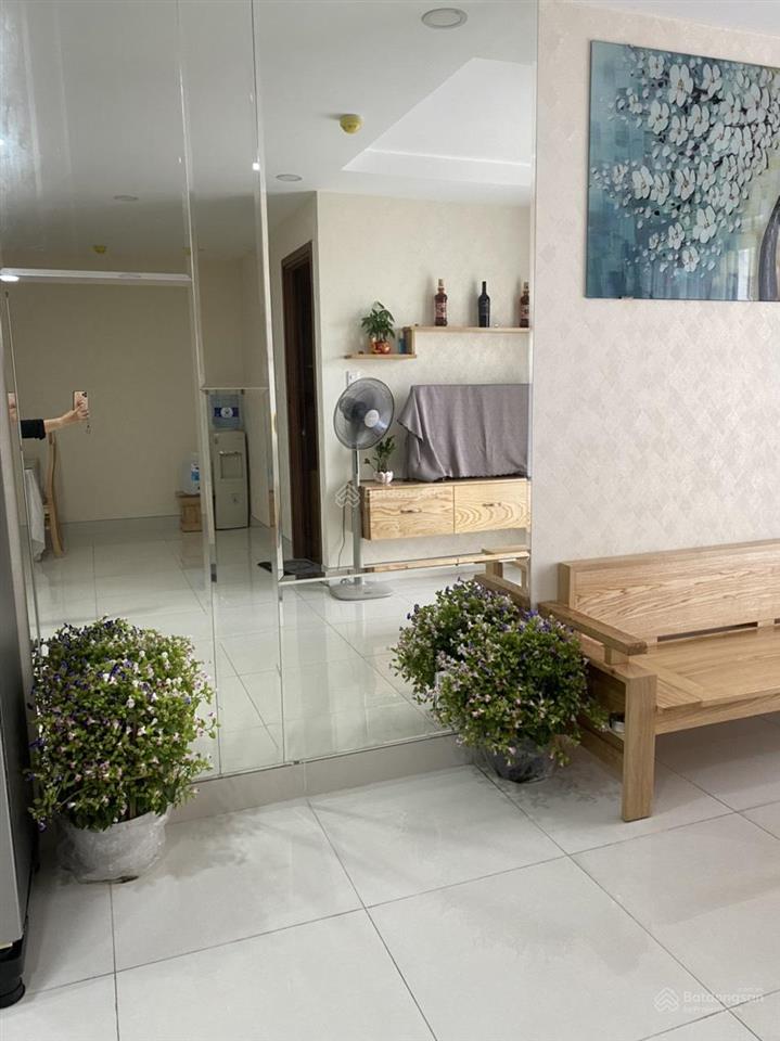 Bán gấp căn hộ có sổ hồng riêng, 49m2 có ban công và tặng nội thất, căn hộ view đẹp, mát cả ngày
