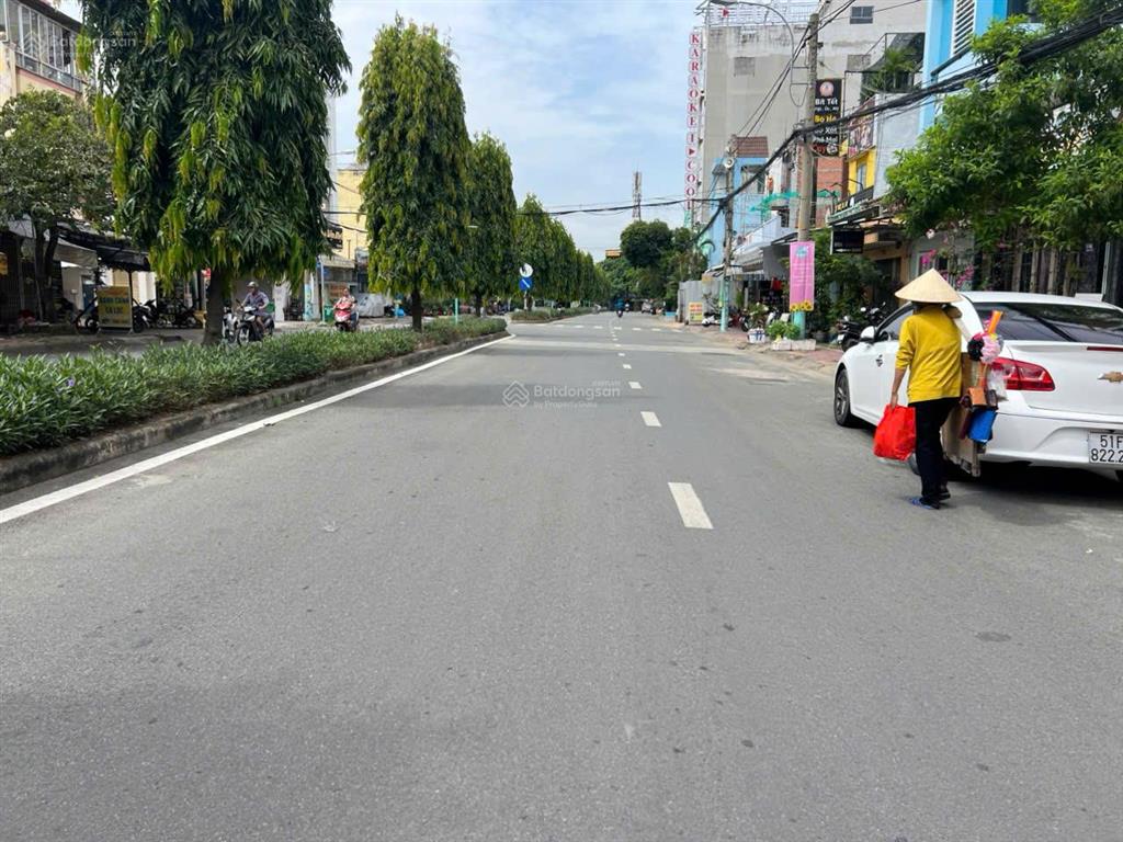 Mặt tiền đại lộ 2, phước bình 1 trệt 4 lầu 10*20m  202m2 dtsd 538m2