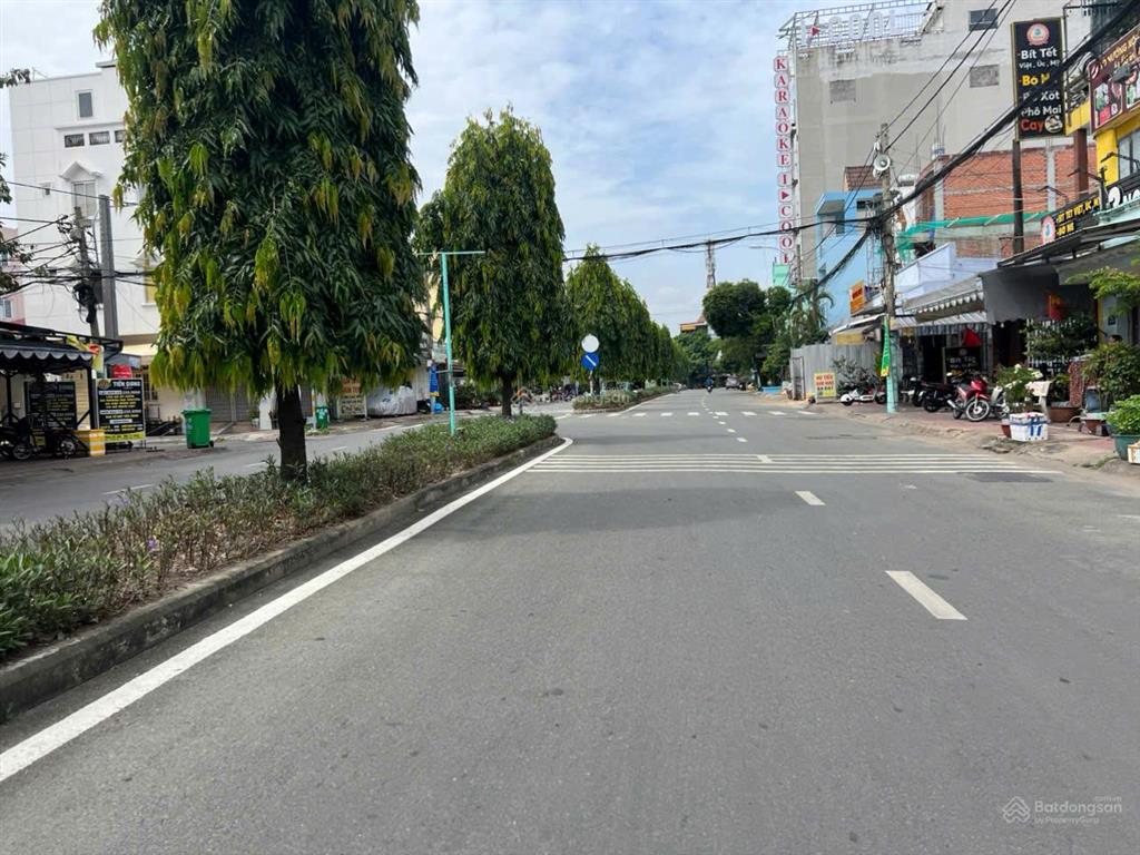 Mặt tiền đại lộ 2, phước bình 1 trệt 4 lầu 10*20m  202m2 dtsd 538m2
