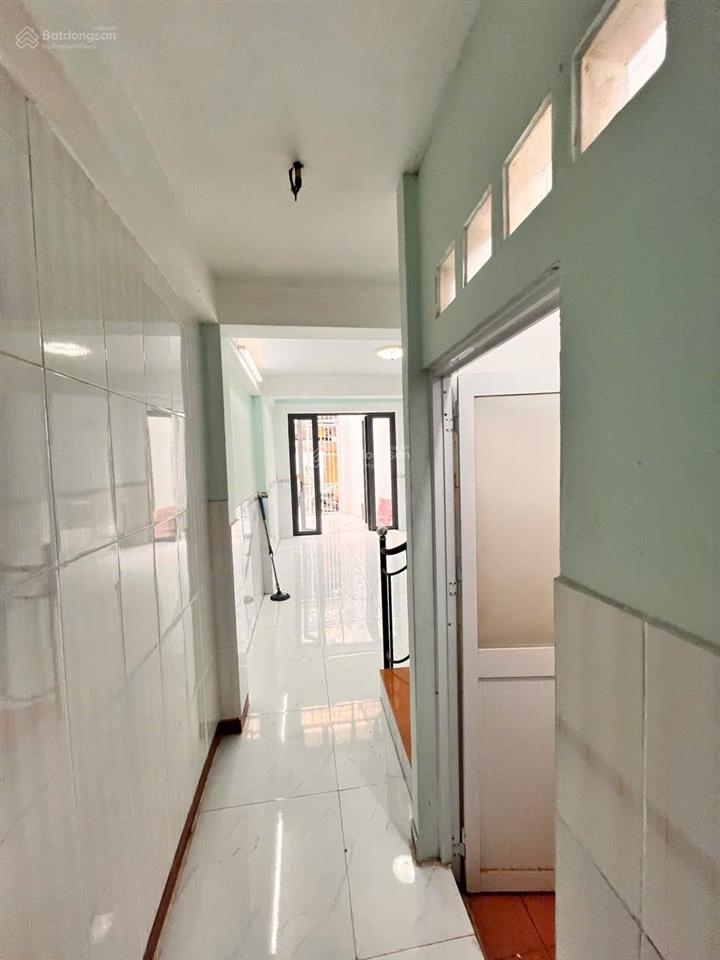 Cần bán căn nhà hẻm 240 đường cách mạng tháng 8, phường 10, quận 3. 42m2, 3 lầu 6.5 tỷ sổ hồng