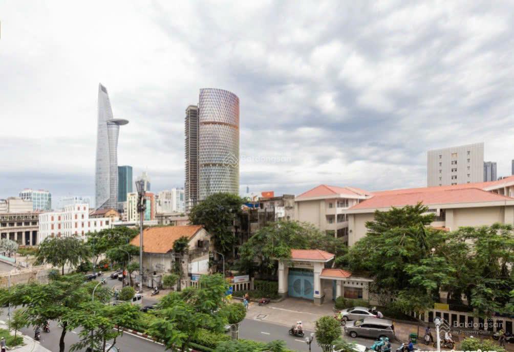Bán officetel sài gòn royal quận 4, tháp a, 34m2, view bitexco giá chỉ 3ty45 tỷ, có ban công