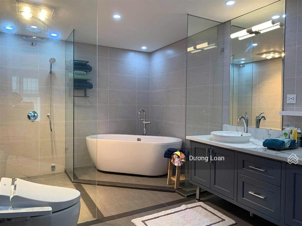 Cần bán căn hộ cao cấp 210m có sân vườn tại vinhomes nguyễn chí thanh, 3pn, full nội thất.