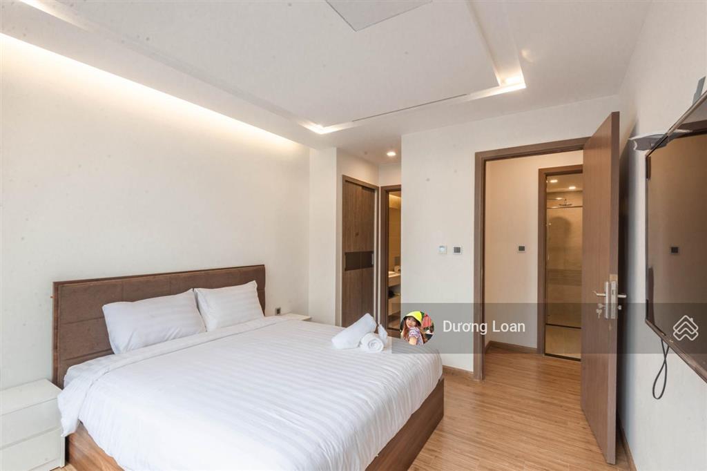 Chính chủ cần bán gấp căn hộ tại vinhomes nguyễn chí thanh, 86m2, 2pn, tầng cao.  0372 004 ***