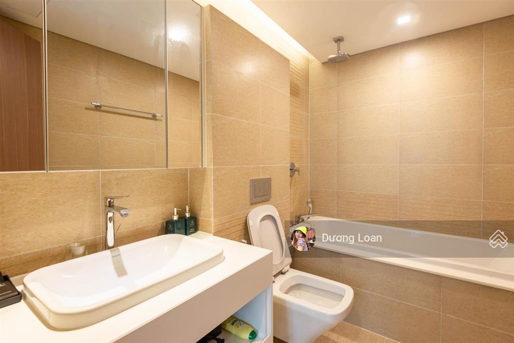 Chính chủ bán căn 2pn tại hong kong tower, có để lại nội thất.  0372 004 ***