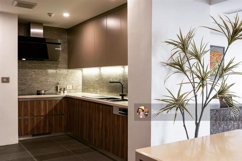 Cho thuê căn hộ cao cấp 290m có sân vườn tại vinhomes nguyễn chí thanh, 4pn.  0372 004 ***