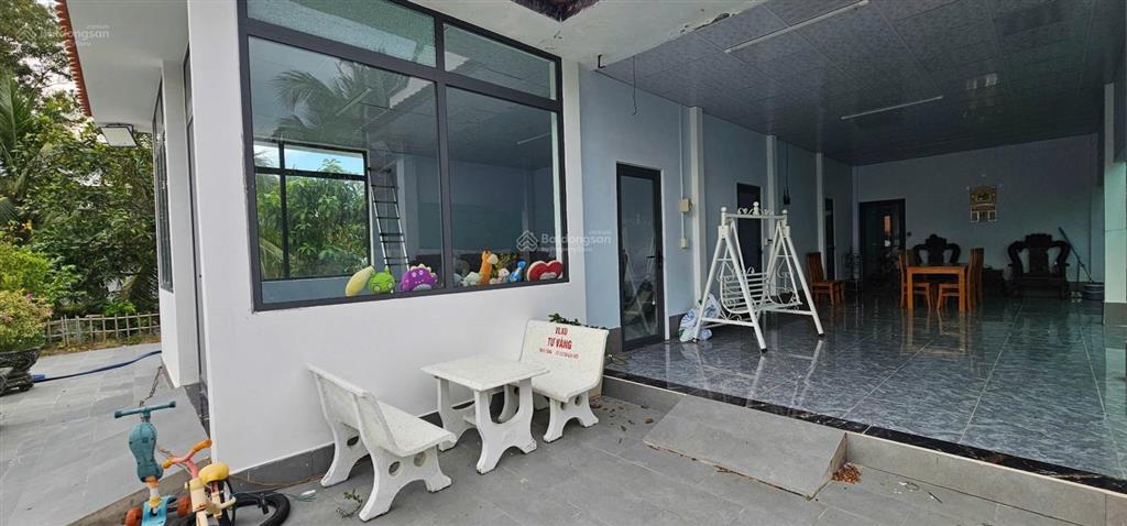 Bán gấp nhà, hàng rào kiên cố, full nội thất, chủ định cư, giá chỉ nhỉnh 3 tỷ