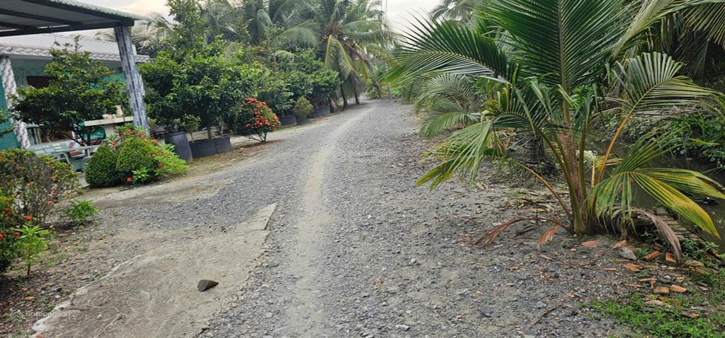 Bán gấp nhà, hàng rào kiên cố, full nội thất, chủ định cư, giá chỉ nhỉnh 3 tỷ