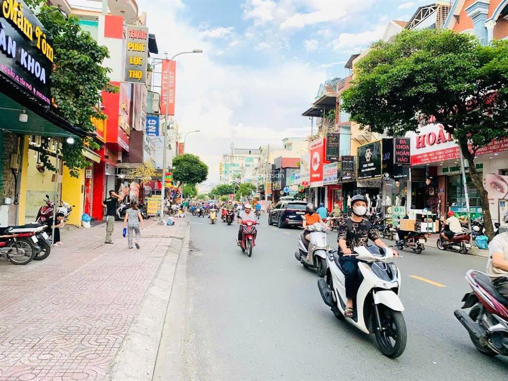 Bán gấp nhà mặt tiền đường tân sơn nhì nguyễn cửu đàm. dt 8x25m.