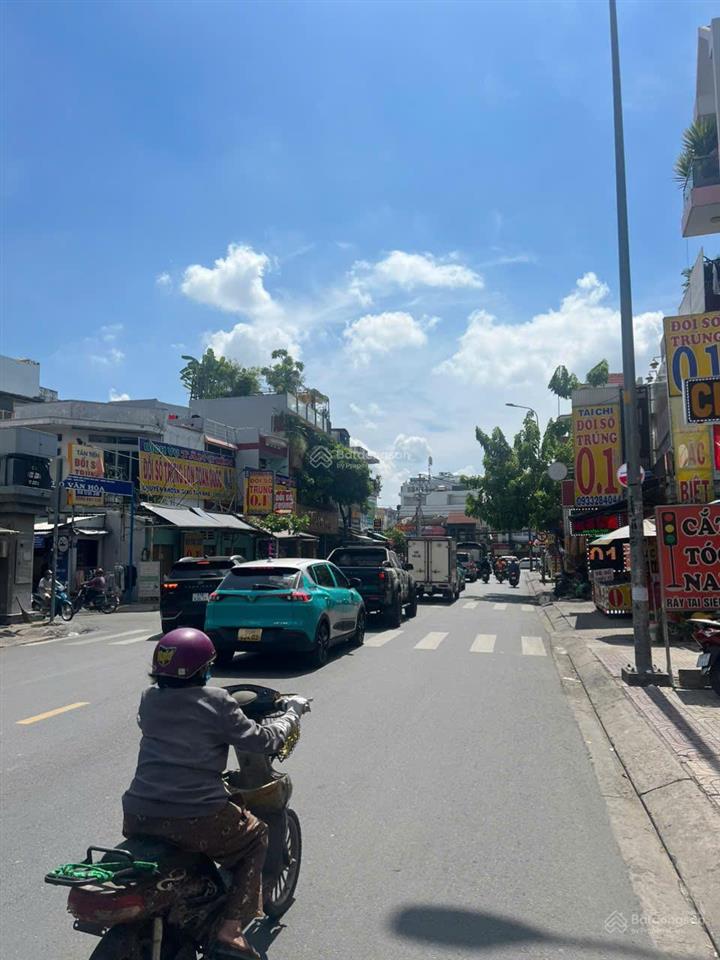 Bán gấp nhà mặt tiền đường tân sơn nhì nguyễn cửu đàm. dt 8x25m.