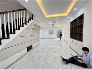 Tòa nhà văn phòng trung tâm q2  khu vực cách nhà ga thảo điền 200m