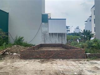 Bán lô góc xẻ khe 79m2 cực đẹp trục xương cá gần trường mầm non và công viên khu 25ha giá tốt nhất