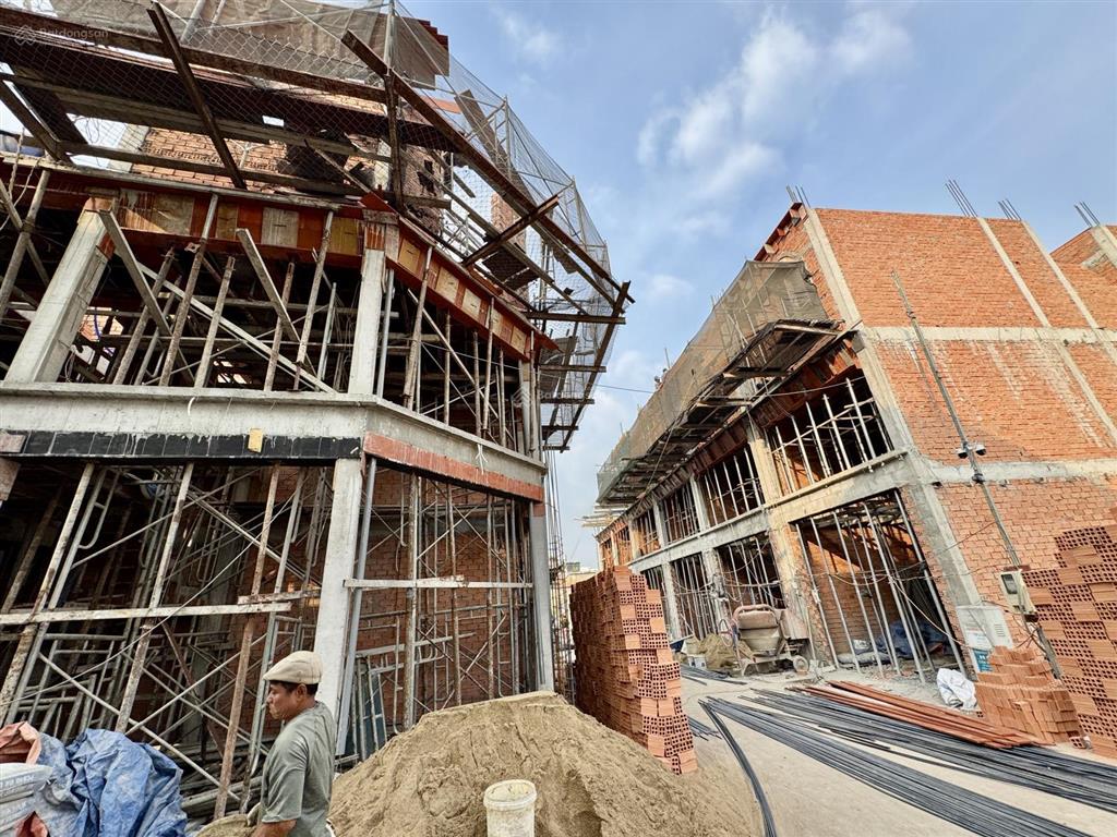 Nhà phố 3 tầng mặt tiền phú định chỉ 6,3tỷ. hỗ trợ vay đến 70%. gọi 0934 772 *** được tư vấn 24/7