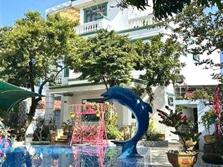 Biệt thự 4 phòng ngủ có hồ bơi, gần tp nha trang