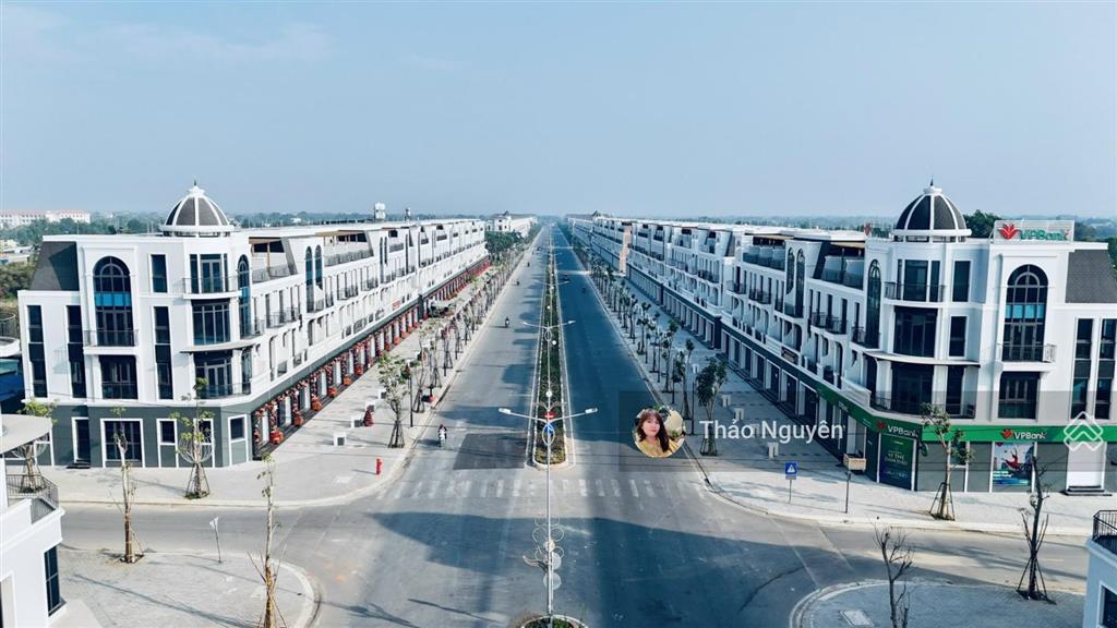 Chính chủ bán gấp nhà phố thương mại 110m2 thương lượng thiện chí, 0979 940 *** thảo nguyên