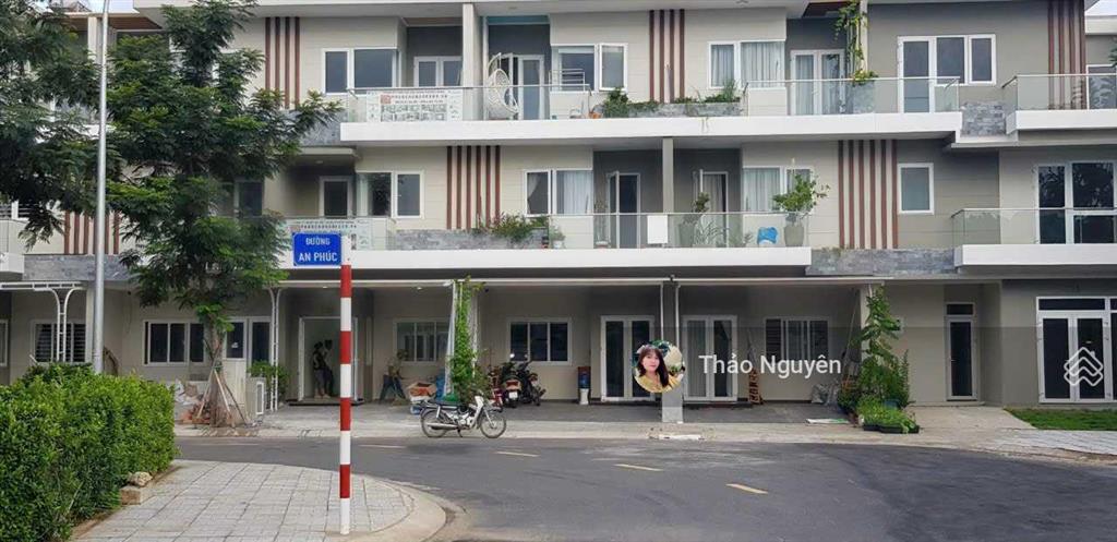 Chính chủ bán gấp nhà phố 106.2m2 view thoáng mát giá 13.5tỷ nội thất vali vào ở gọi 0979 940 ***