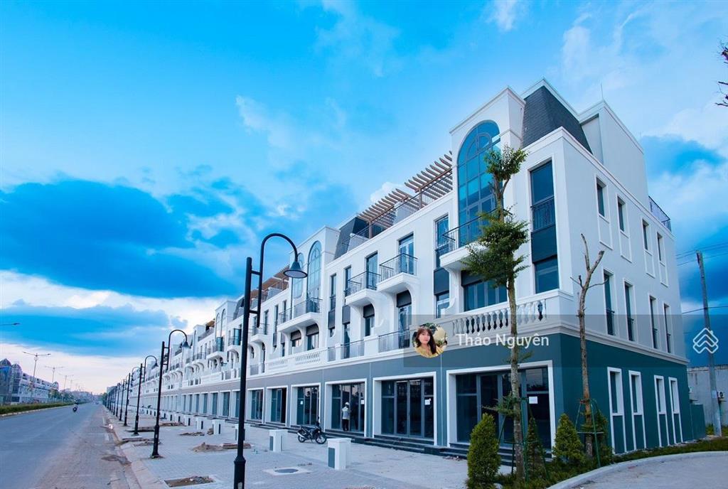 Chính chủ cần cho thuê shophouse mặt tiền đường 3/2 chỉ 20tr, thiết kế 1 trệt 2 lầu.  0979 940 ***