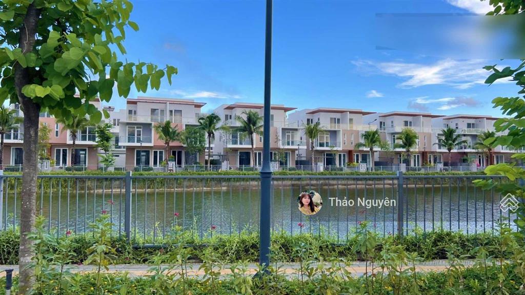 Chính chủ kẹt tiền bán gấp nhà 90m2 view cực đẹp 7.75tỷ gần hồ gần tiện ích 0979 940 ***