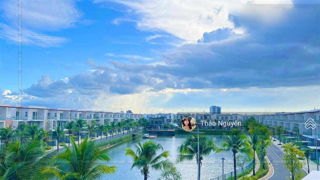 Chính chủ kẹt tiền bán gấp nhà 90m2 view cực đẹp 7.75tỷ gần hồ gần tiện ích 0979 940 ***
