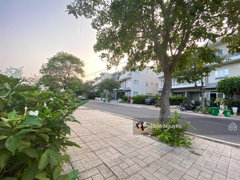 Chính chủ bán gấp nhà phố bìa view sông 16.990tỷ thoáng 140m2 sổ hồng  0979 940 ***