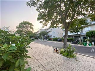 Chính chủ bán gấp nhà phố 8.9tỷ nội thất thoáng, nội thất 140m2 giá 15.9 tỷ sổ hồng  0979 940 ***