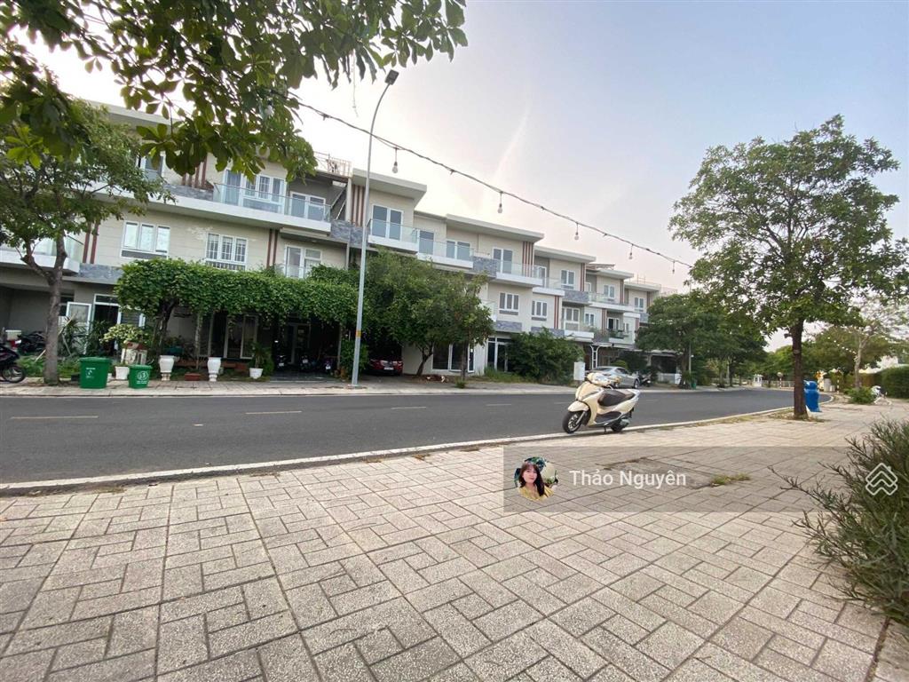 Chính chủ bán gấp nhà phố bìa view sông 16.990tỷ thoáng 140m2 sổ hồng  0979 940 ***