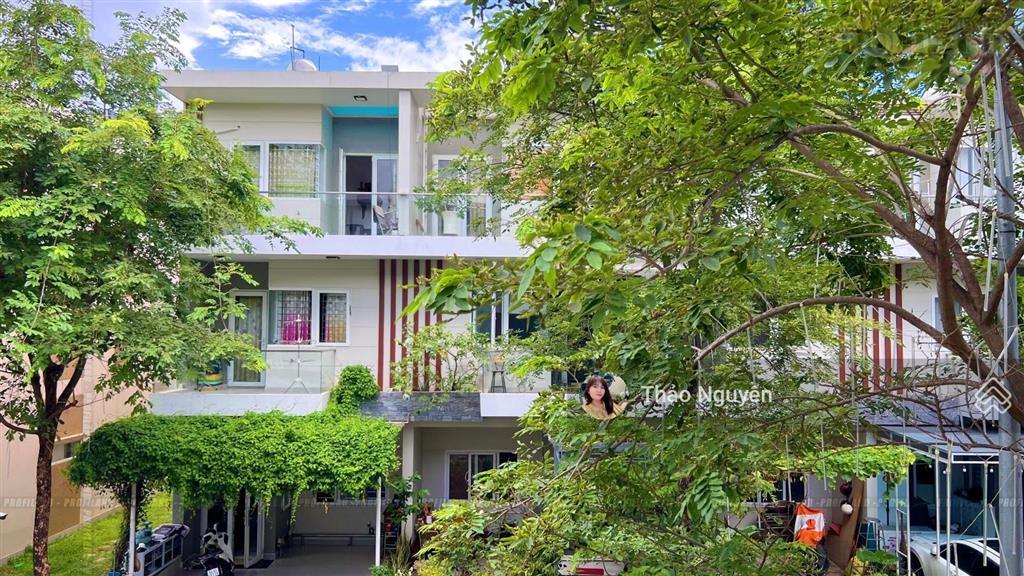 Chính chủ bán gấp nhà phố bìa view sông 16.990tỷ thoáng 140m2 sổ hồng  0979 940 ***