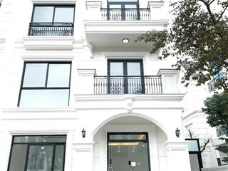 Cho thuê biệt thự song lập 150m2, hoàn thiện đẹp, thang máy. giá 20tr/th.  0909 044 ***