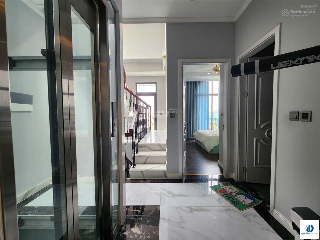 Cho thuê biêt thự full đồ, thang máy.giá27tr. cạnh biển hồ 6,1 ha .0909 044 ***