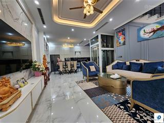 Cho thuê biêt thự full đồ, thang máy.giá25tr. cạnh biển hồ 6,1 ha .0909 044 ***
