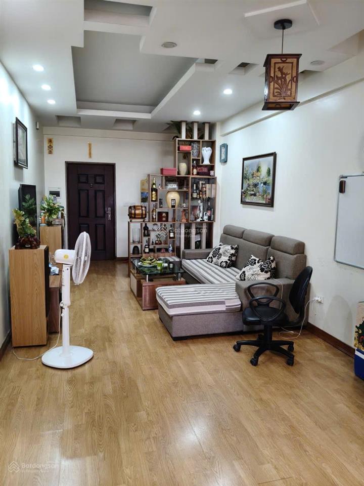 Cần bán căn 2 ngủ 2 vs 75m2 no10a sài đồng long biên. giá 4,5 tỷ có thương lượng.  0981 716 ***