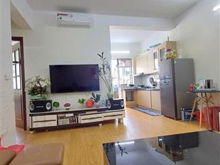 Chuyển đổi nhà mặt đất, em cần bán căn góc 2 ngủ 77m2 chung cư ct18 kđt việt hưng.  0981 716 ***