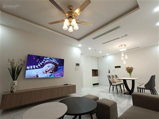 Cho thuê căn studio 25g3 full nội thất, dt 28m2, 8 triệu tại vinhomes green bay mễ trì, hà nội