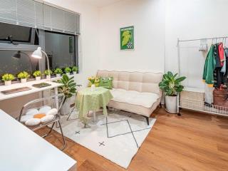 Chính chủ bán chung cư ori garden  view biển 2pn 57m2.  0902 019 ***