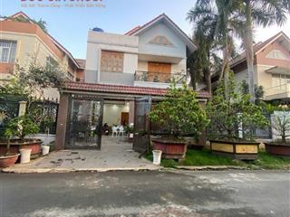 Bán biệt thự 2 lầu 300m2 có 4pn 4wc ngay kdc an hòa, gần ngã 3 vũng tàu chỉ 8,5 tỷ