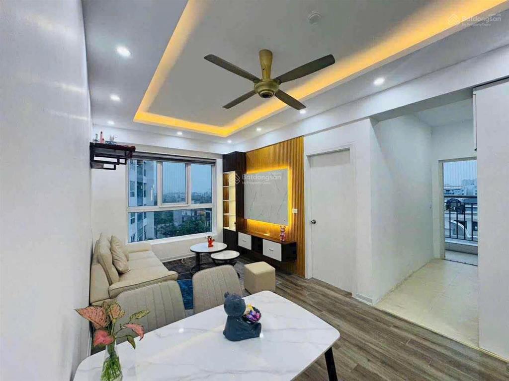 Cần bán căn chung cư tầng trung đẹp dt 68m2 2pn,2vs gần hồ điều hoà trung tâm mát mẻ thoáng mát