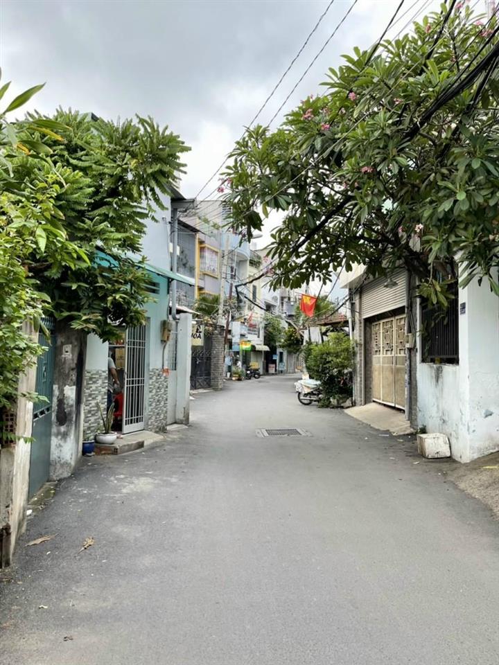 Nhà dương quảng hàm, p. 5, gv  khu đhvl. dt 4,3m x 23m cn 92m2 c4  giá 6,7 tỷ tl