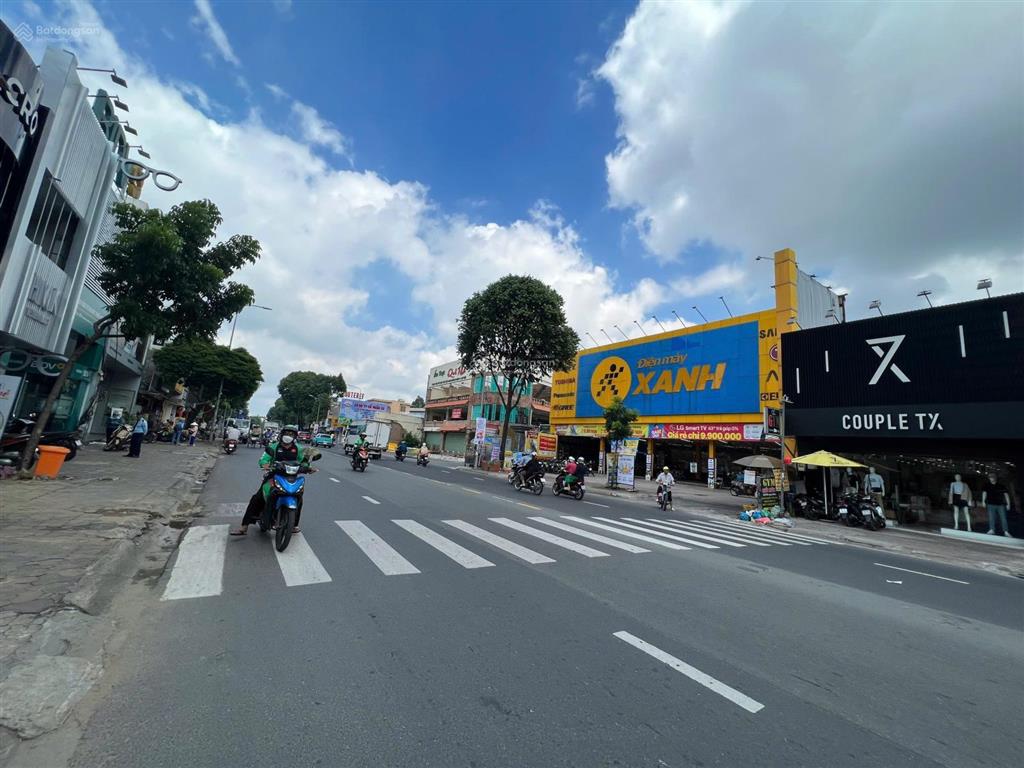 Mt đường dương quảng hàm, p.5, gv. dt 4m x 25m có hẻm sau 5m, vị trí siêu đẹp, giá 19,5ty tl