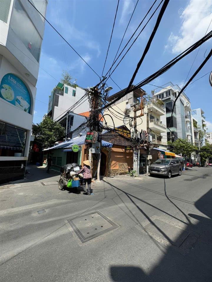 Cho thuê góc 2mt võ văn tần, p5, quận 3  dt 15*15m