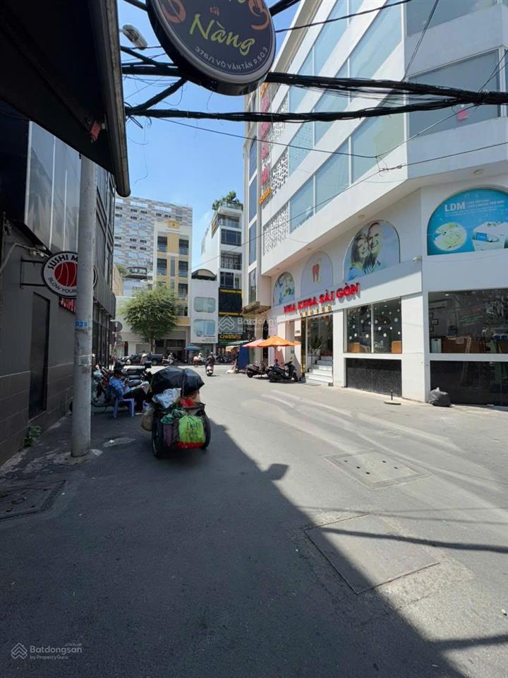 Cho thuê góc 2mt võ văn tần, p5, quận 3  dt 15*15m