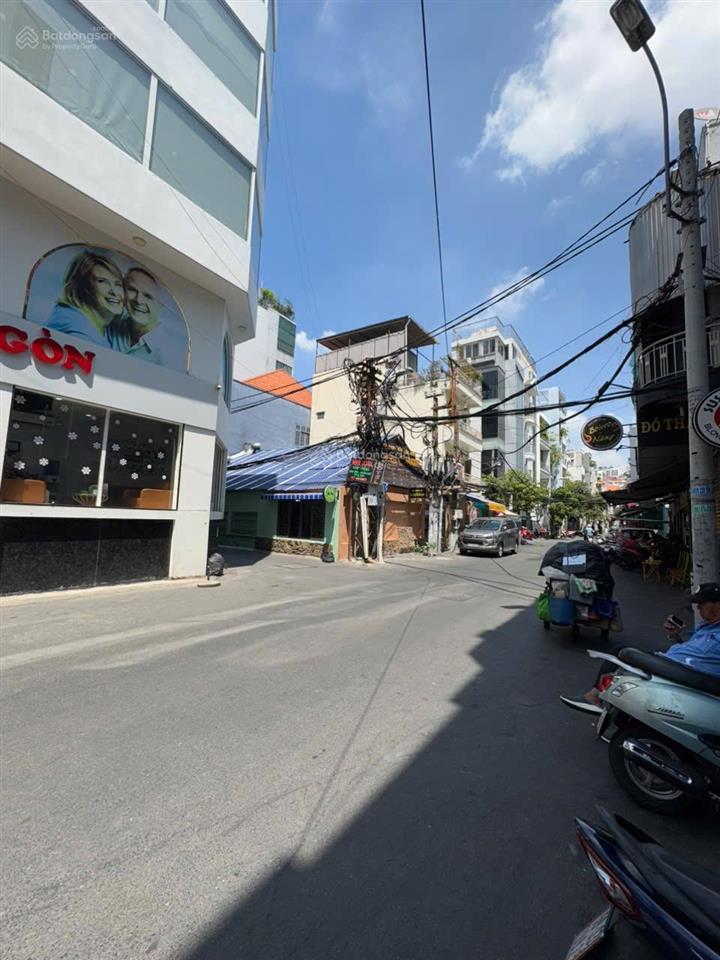 Cho thuê góc 2mt võ văn tần, p5, quận 3  dt 15*15m