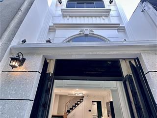 Siêu phẩm vạn kiếp  phan xích long dt 4,1m * 7,6m ( nở hậu 4,75m ) kc trệt, lửng, 2 lầu, st