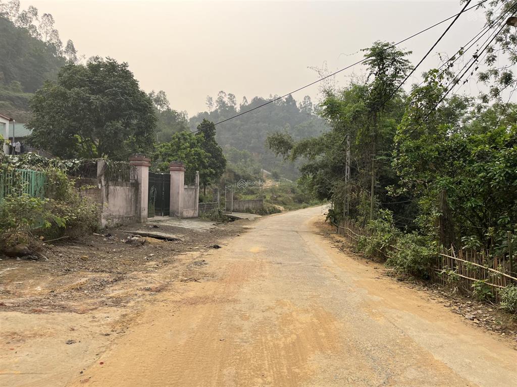 Chủ gửi bán lô đất 560m2 sẵn nhà xây kiên cố mặt đường thôn đồng chằm, xã đông xuân quốc oai hà nội