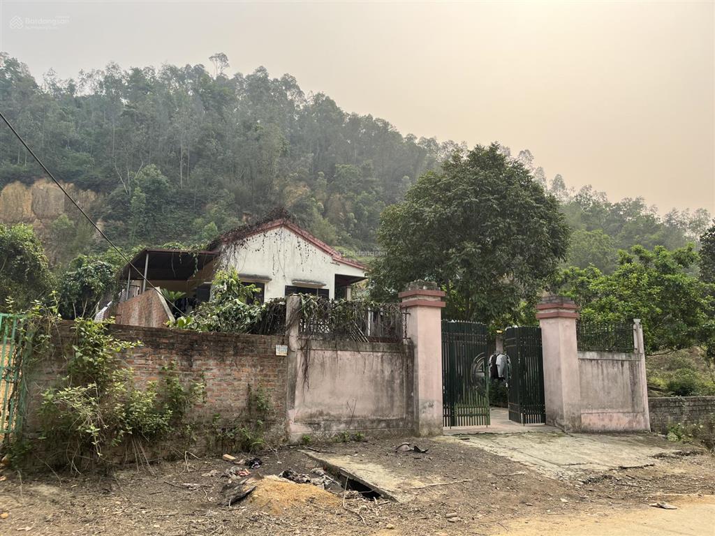 Chủ gửi bán lô đất 560m2 sẵn nhà xây kiên cố mặt đường thôn đồng chằm, xã đông xuân quốc oai hà nội