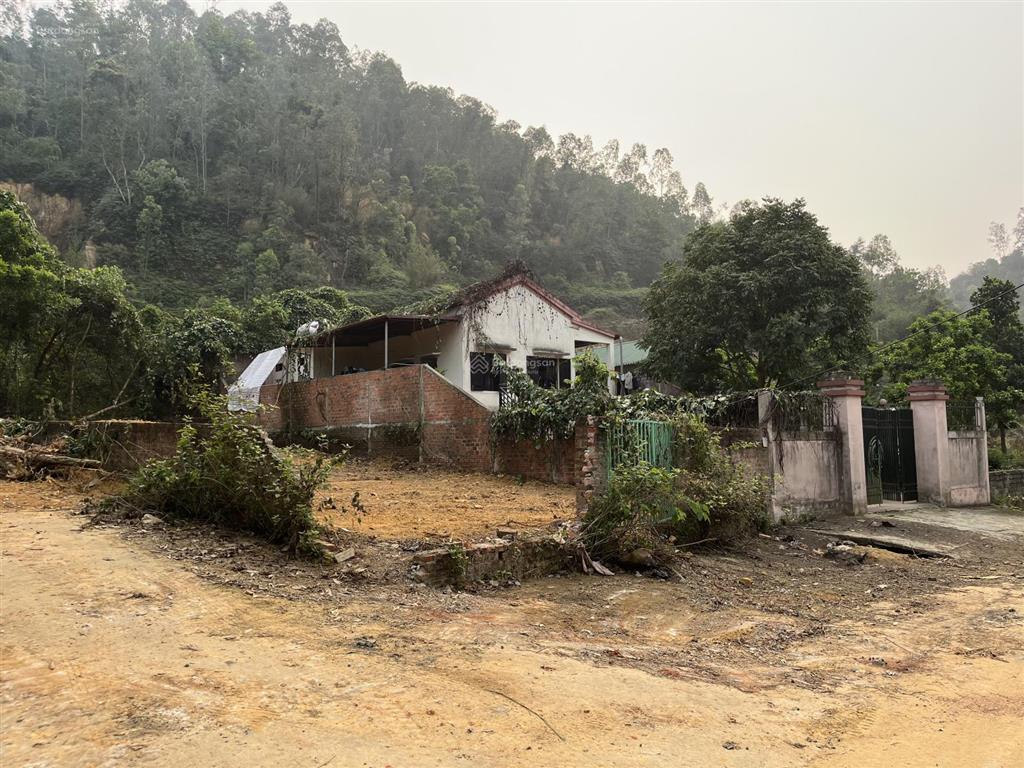 Chủ gửi bán lô đất 560m2 sẵn nhà xây kiên cố mặt đường thôn đồng chằm, xã đông xuân quốc oai hà nội