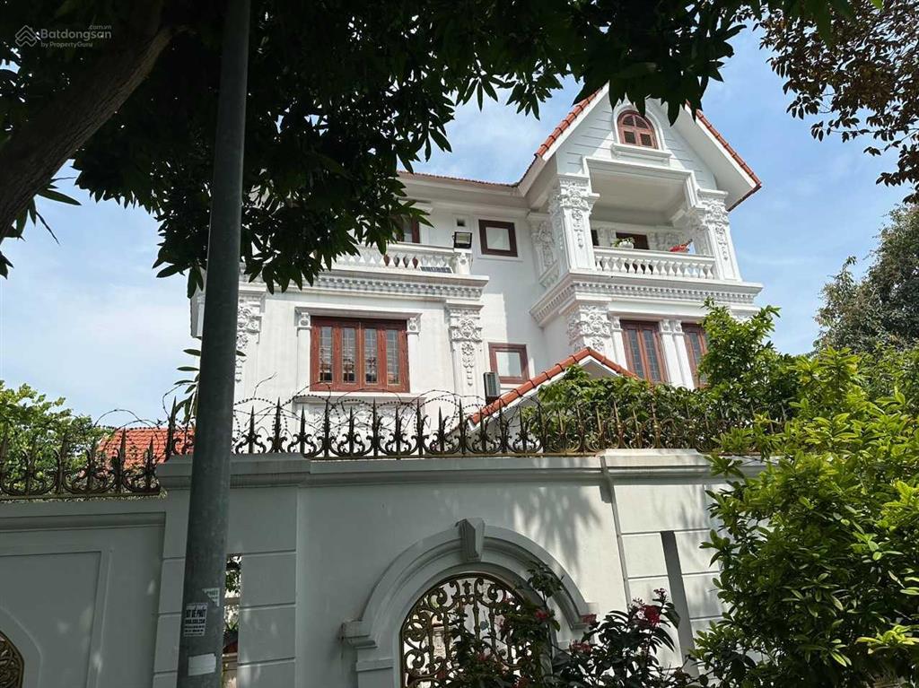 Bán gấp nhà biệt thự khu đô thị hud vân canh lô góc dt 405m2, giá 135 triệu,  0915 182 ***