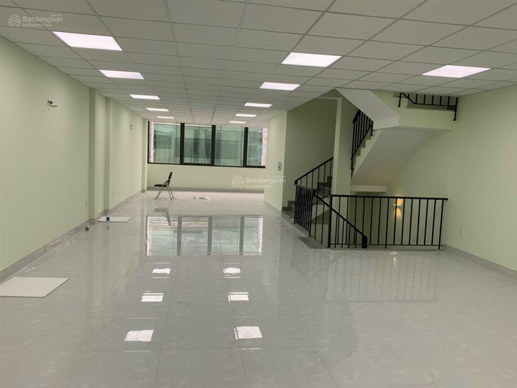 Góc 2 mt thương hiệu duy nhất đường cộng hòa, dt 6 x 26m, 3 tầng , hđt/120tr/tháng giá 32 tỷ