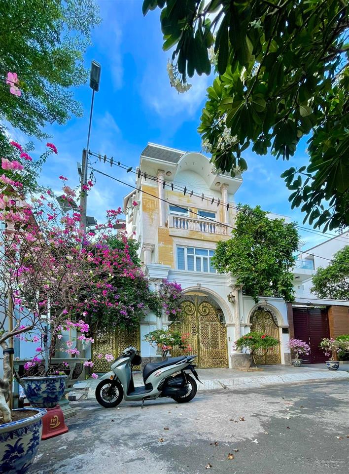 Bán biệt thự đẹp hồ bơi sân vườn khu bên sông phường hiệp bình chánh tp thủ đức